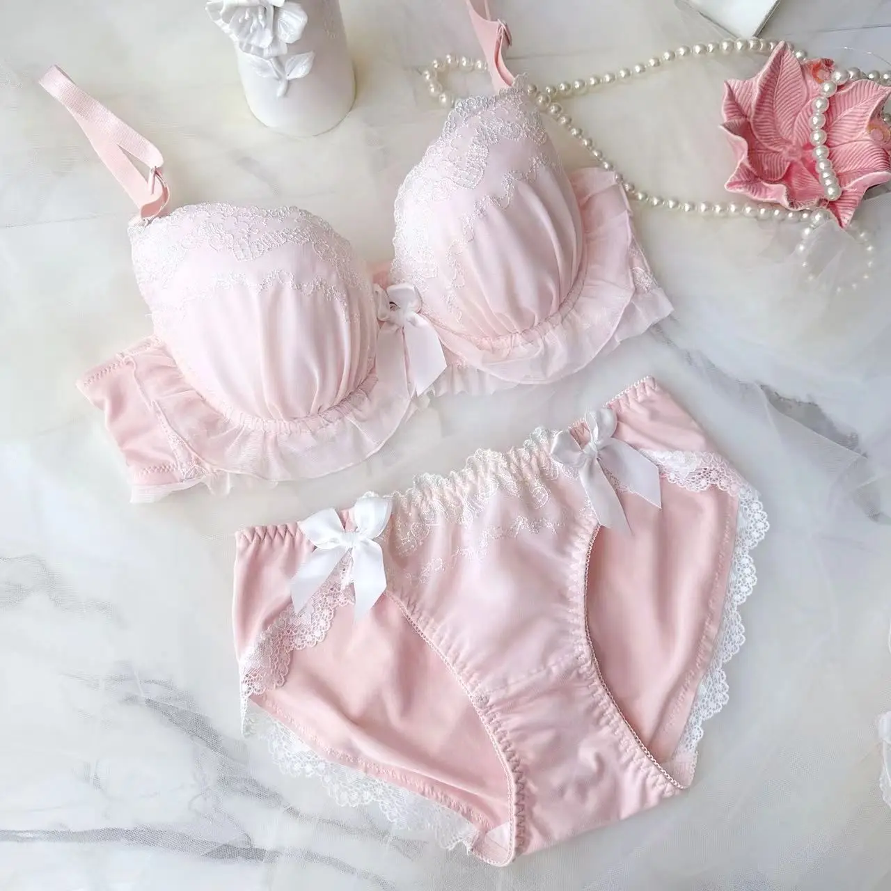 Super beautiful embroidery bras two-color thin cup college style student girls cute gathered sexy underwear bra set