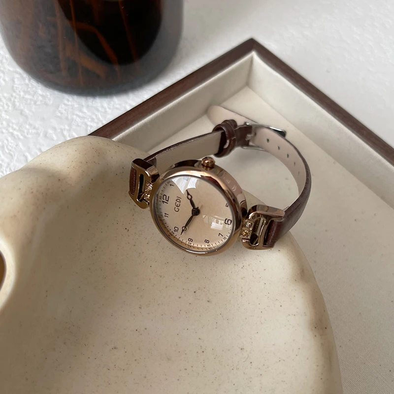 

New Women'S Watch 2026 Model, A Lightweight And Luxurious Ladies' Watch With A Small, Exquisite Dial And Leather Strap.