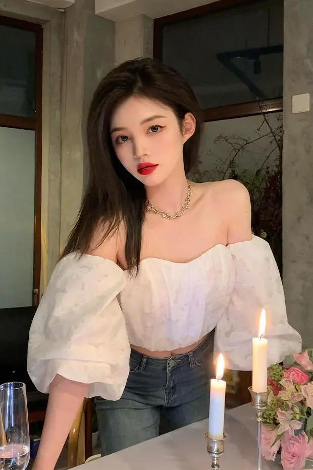 

2023 Summer New White Off Shoulder Crop Top for Women Sweet Sexy Style Strapless Puff Sleeve Slim Fit Y2K Fashion Blouse Trendy