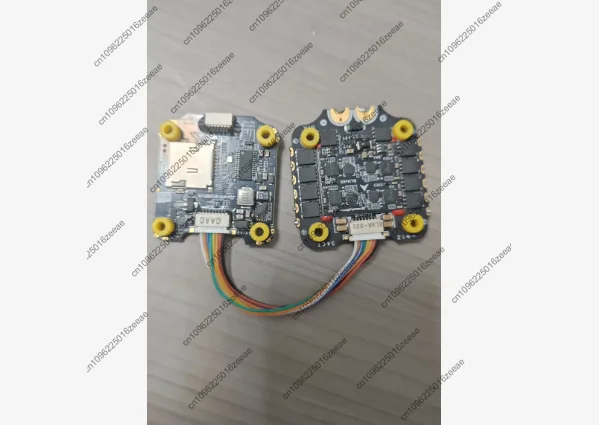 

Комплект для тюнинга ESC f405 v4 55a 60a - включает в себя винты, жгут проводов и другие компоненты.