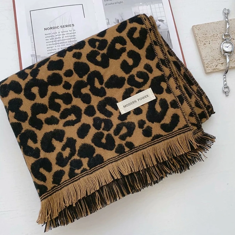 Sciarpa leopardata avvolgente Pashmina per donna scialle leggero frangia lunga imitazione Cashmere sciarpa natalizia invernale