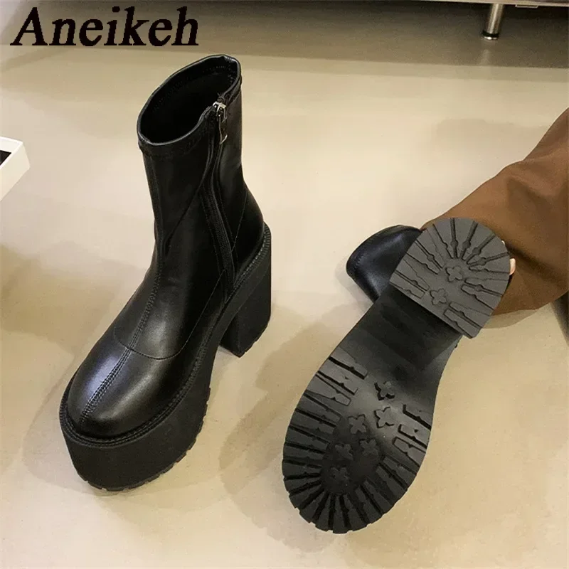 Aneikeh, nuevos zapatos de mujer de suela gruesa, botas de plataforma Punk de tacón grueso Retro, botas cortas de tacón alto con cabeza redonda, Otoño/Invierno 2025