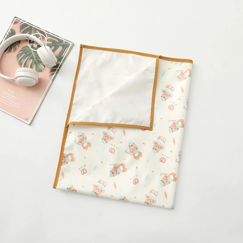 غطاء حصيرة تغيير حفاضات الأطفال مقاوم للماء وقابل لإعادة الاستخدام لحديثي الولادة ورقة مرتبة أرضية متعددة الاستخدام