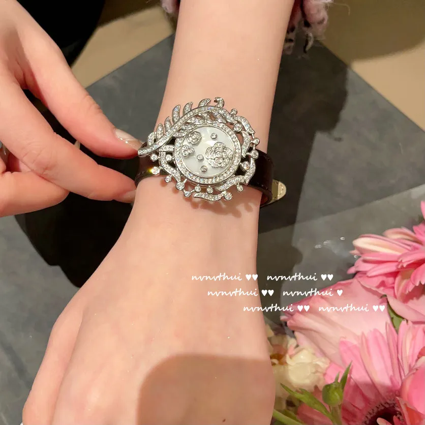 Rose  Fritillaria Exquisite  is Nearly 18 K Gold Plated Bright Feather Drawing Zircon PU Bracelet