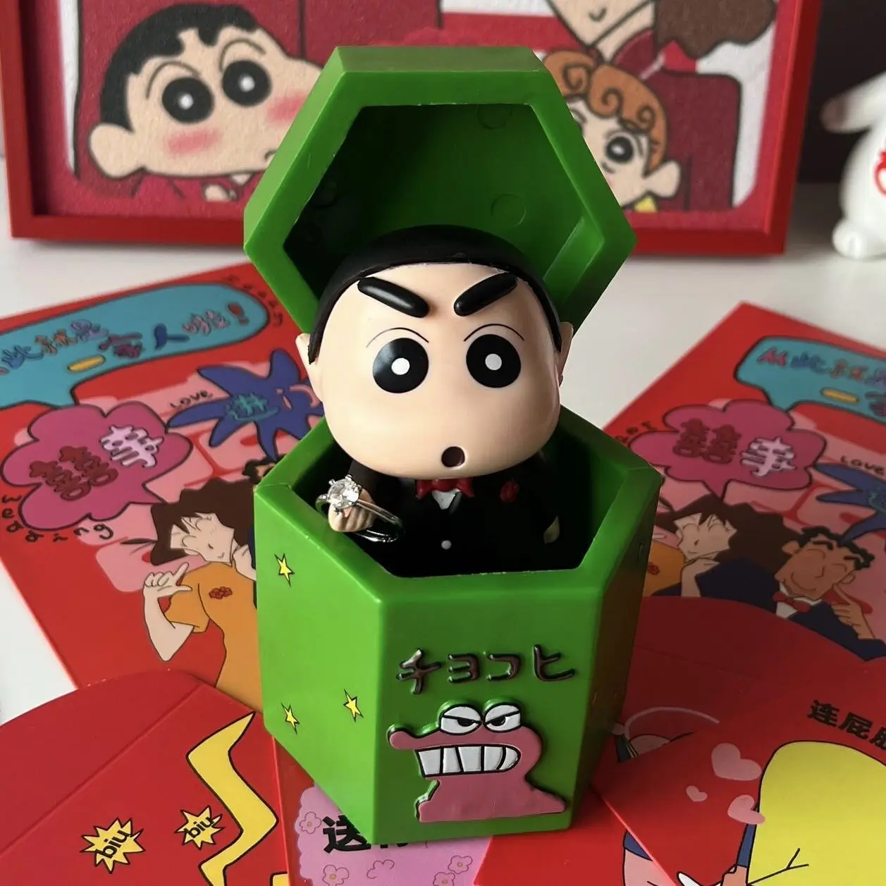 Crayon Shin-Chan Figure Model Proposal Doll Proposal Ring Box Storage Valentine'S Day Creative Desktop Ornament Collect Gift Toy