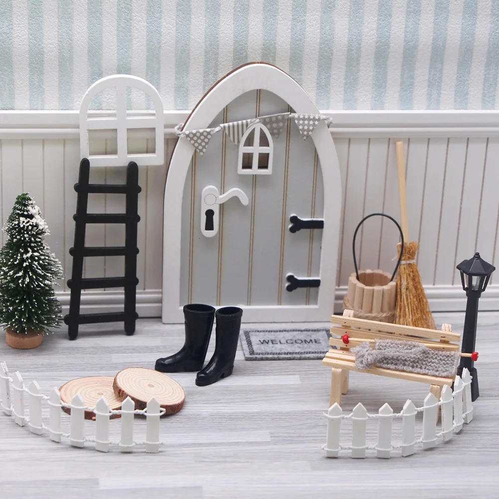 NEW 14PCS Christmas Miniature Wood Door Courtyard Set Scene Scale Model Dollhouse Xmas Festival Ornaments Models Diy Home Decor