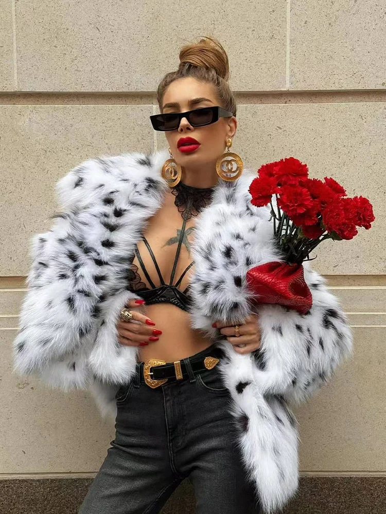 

European and American style autumn and winter new fashion women's clothing black and white jacquard thick fur faux fur loose coa