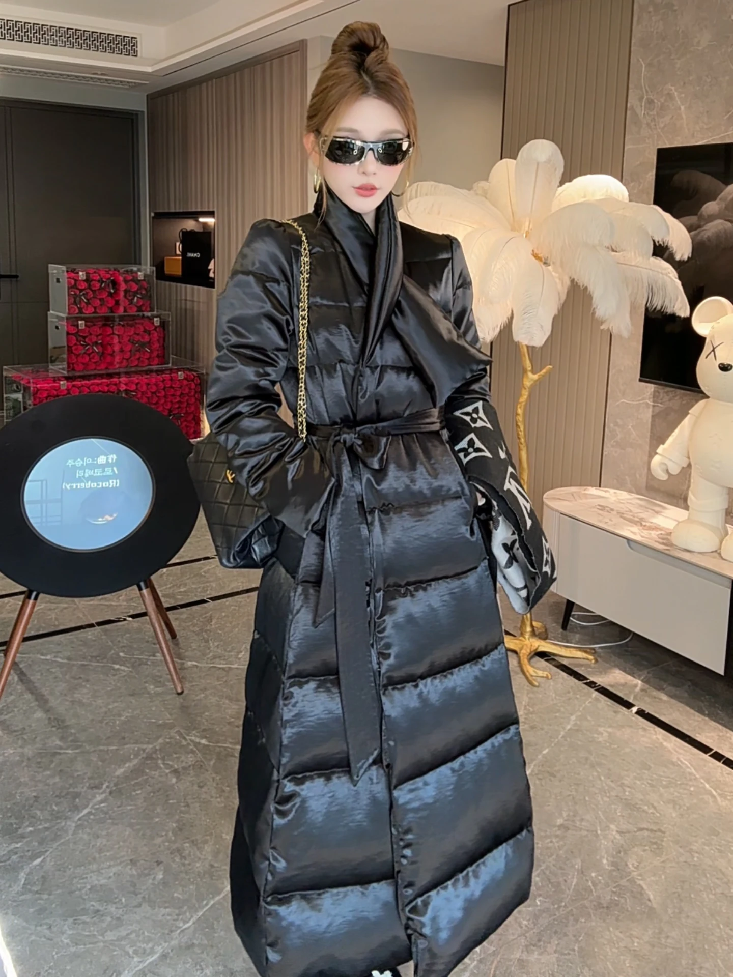 

2025 Winter Fashion Women's Down Jacket Windproof Stand Up Collar Goose Down Jacket