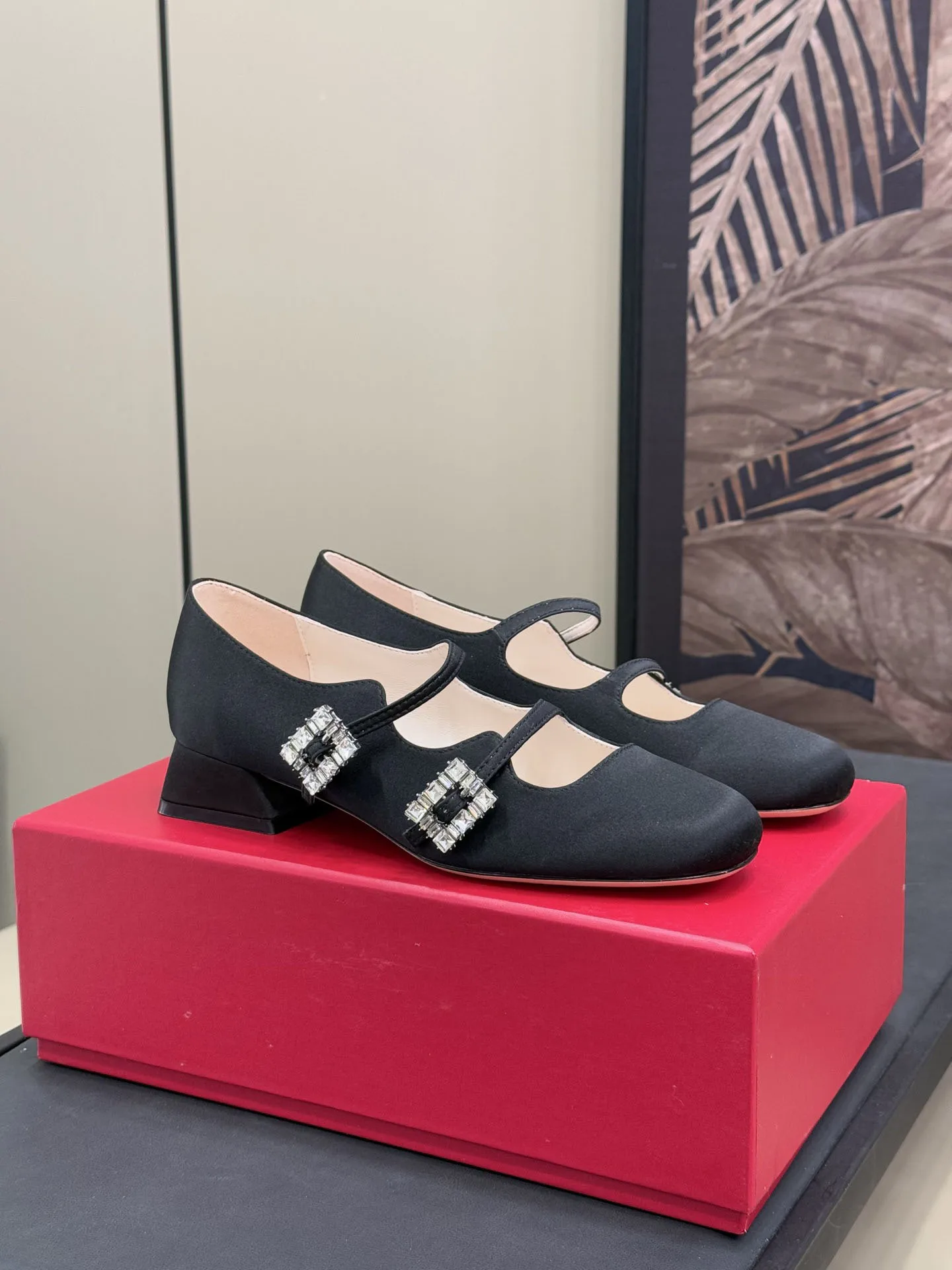 

Women's Shoes Mini Tres Satin Mary Jane Pumps