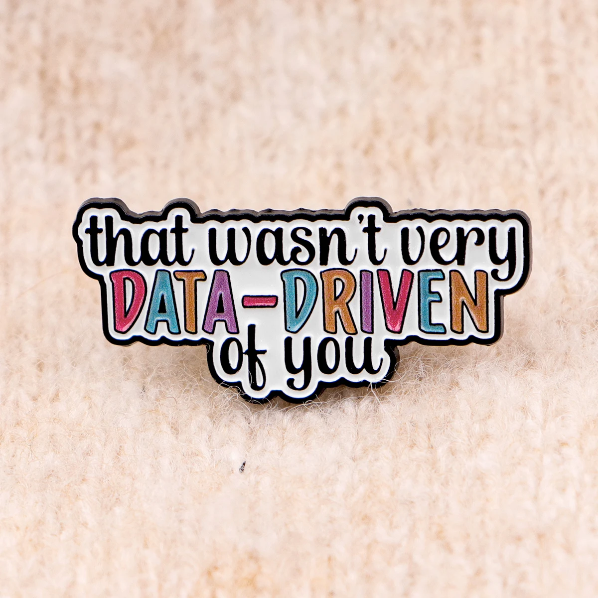 درع المينا دبوس دبابيس مسجل ملونة ل دبابيس التلبيب يقتبس شارة على ظهره موضة زي اكسسوارات مجوهرات هدايا