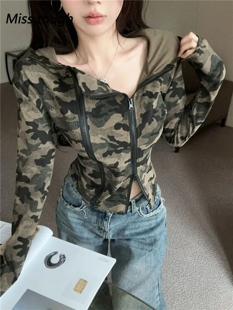 Women Camo Zip-up Hoodie Cropped Fit with Hood Stylish Casual Long Sleeve Jacket Comfortable Fashion for Daily Wear 2025 NEW