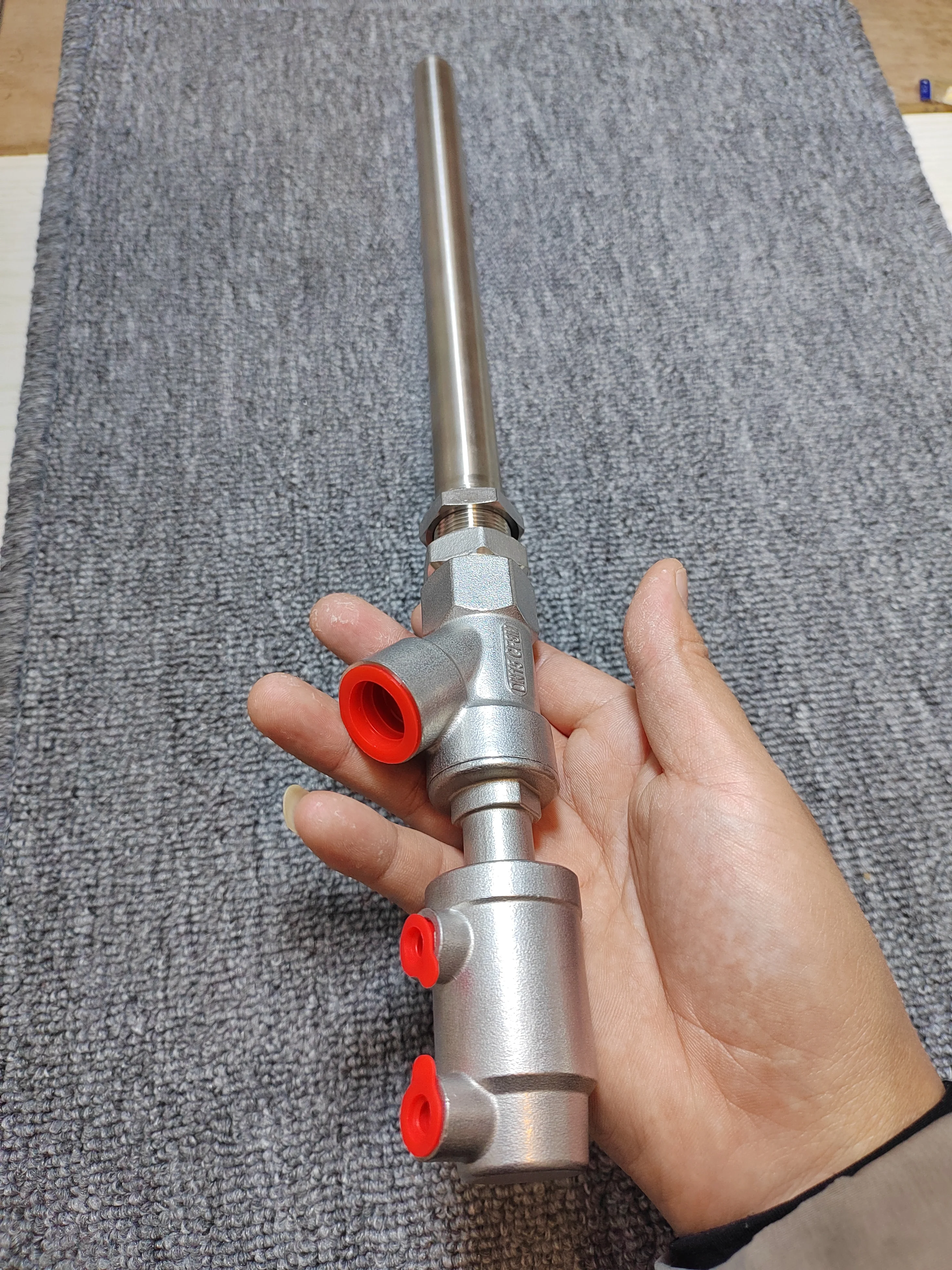 

Pneumatic anti-drip filling machine DN15 (20*300mm)with internal seal filling head discharge valve extended filling valve nozzle