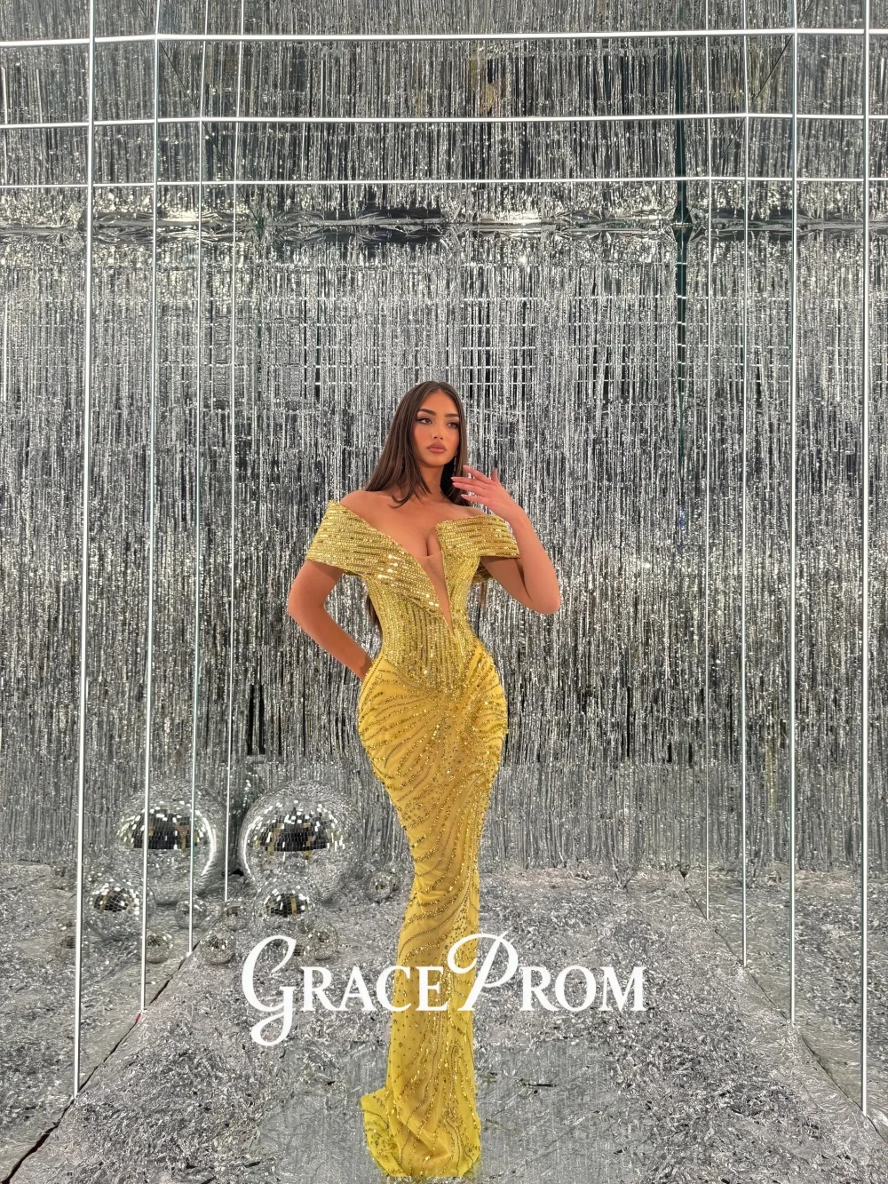 فستان سهرة لامع مكشوف الكتفين من GraceProm 2026 فستان سجادة مخطط بالترتر عصري على شكل حرف a بطول الأرض للحفلات فساتي #4