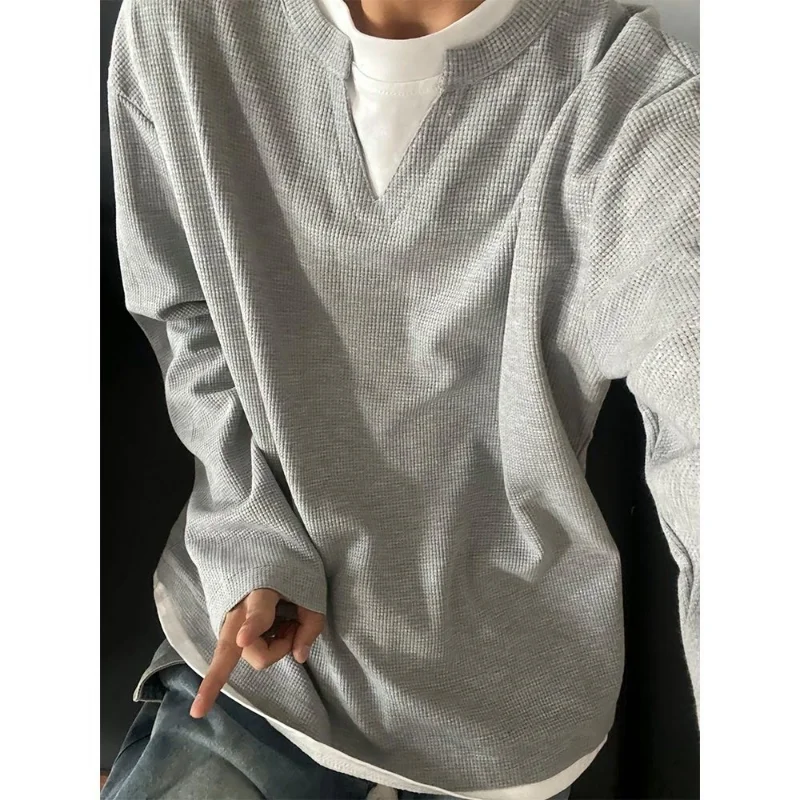 Cinza falso de duas peças emendadas de manga comprida camiseta masculina primavera e outono americano retro moletom solto com decote em v base camisa 