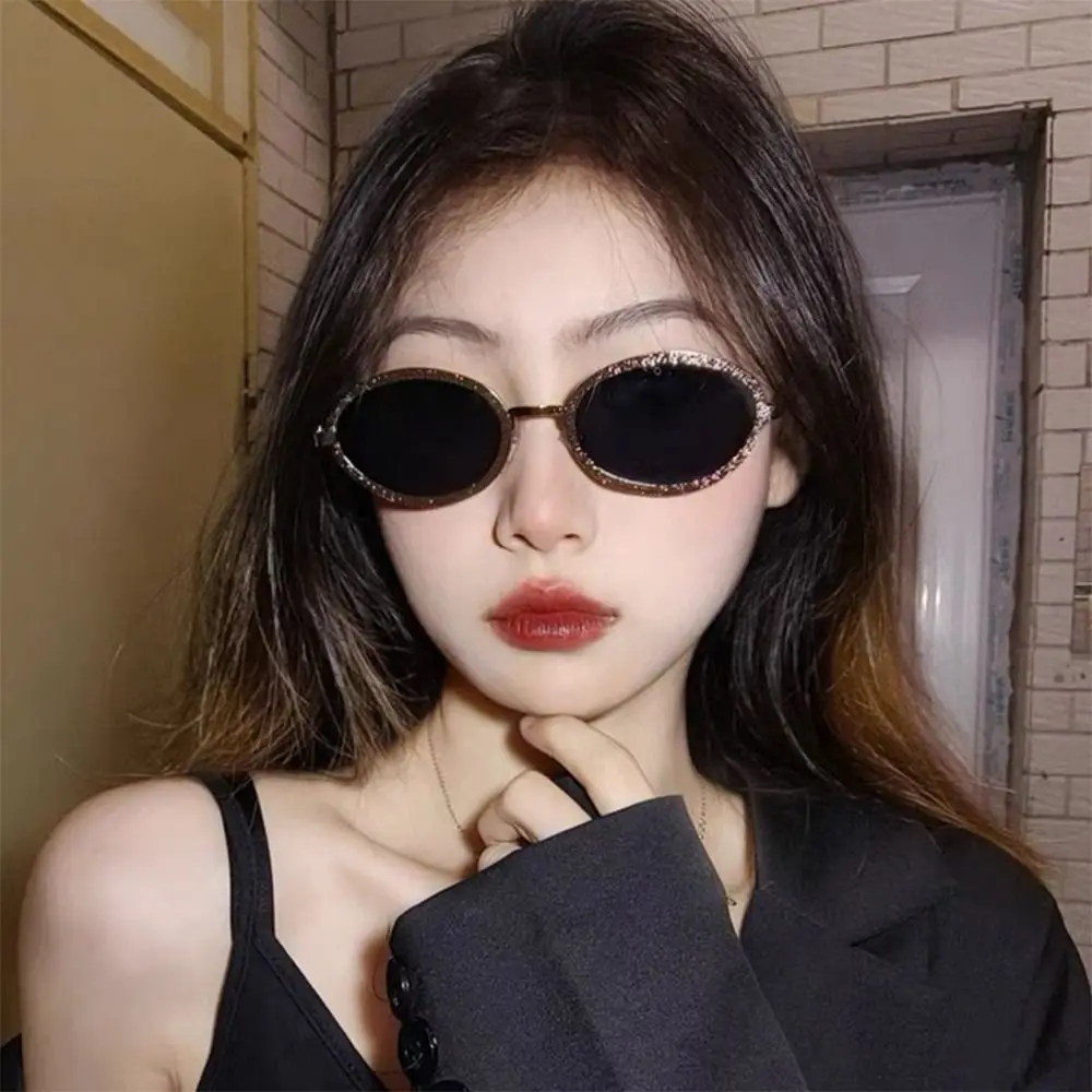 Vintage Oval Metal Frame Sunglasses Korean Style Outdoor Punk Shades Hip-Hop Embossed Metal Frame Sun Glasses Unisex