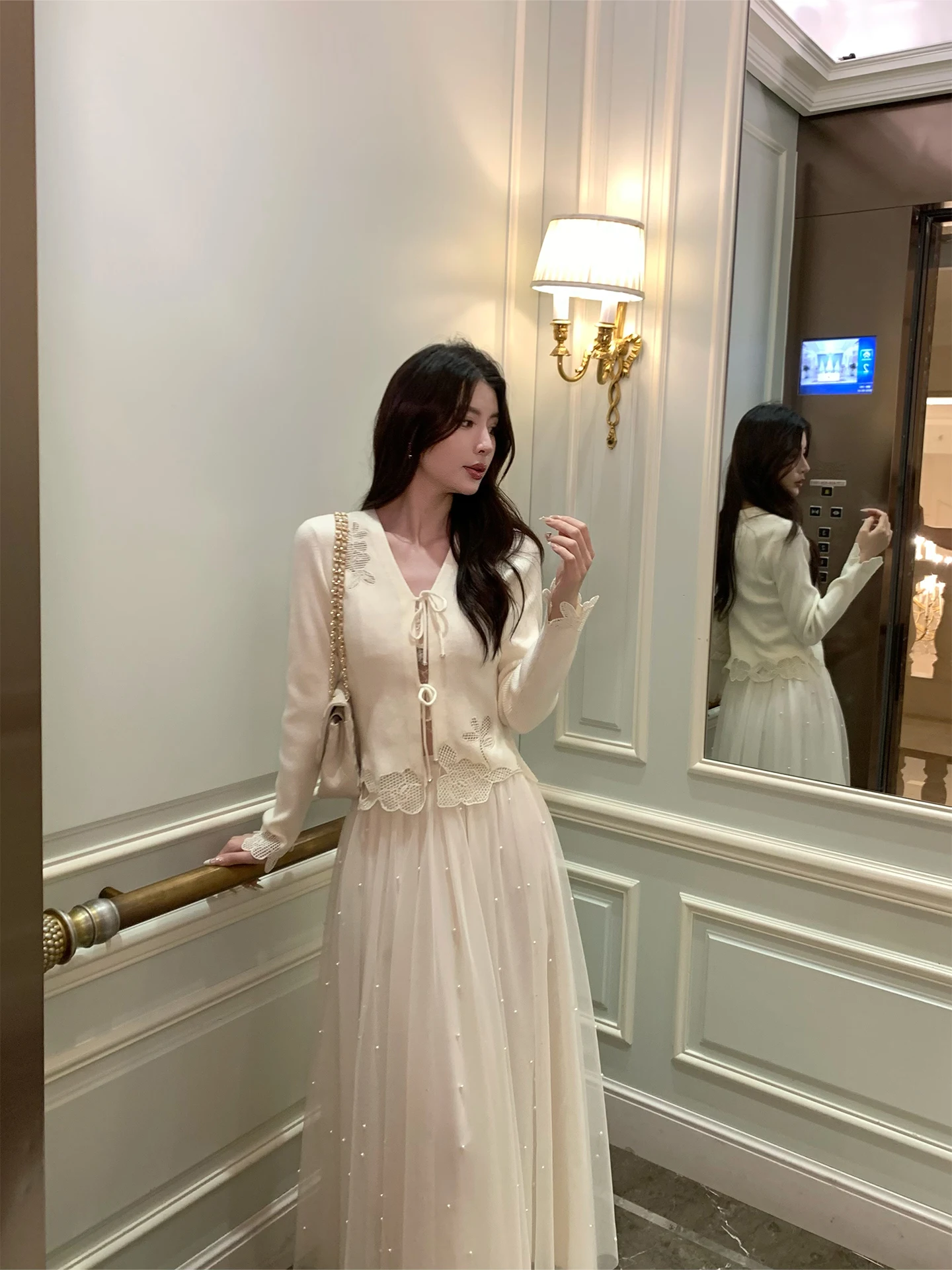 

Kun Pearl Girl Half-length Skirt with Lace Waist-cinching Design in Beige for Women Spring New Style Casual High-waisted A-li...