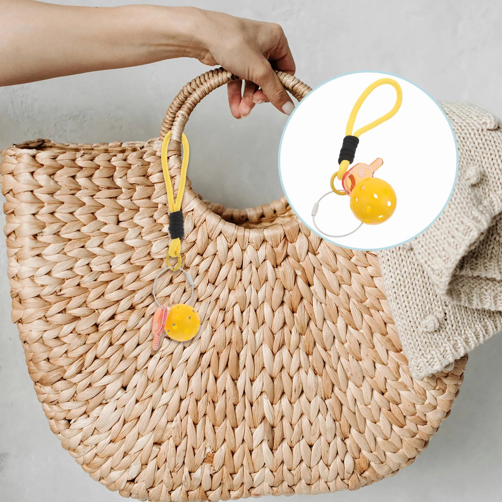 

Брелок для ключей в виде ракетки для пиклбола, уникальный спортивный аксессуар, легкий и забавный брелок для сумок и телефонов, крутой подарок