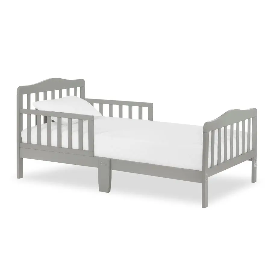 

Детская кровать классического дизайна в цвете холодный серый, деревянная кровать LowtoFloor с защитными бортиками, сертифицирована по стандартам GREENGUARD Gold и BSA, нетоксичная.
