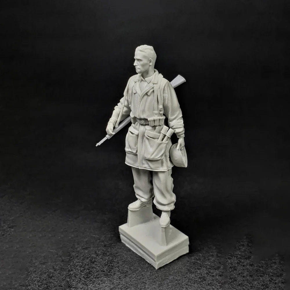 1/35 harsmodel figuursets GK, twee personen, geen auto, militair thema, ongemonteerd en ongeverfd