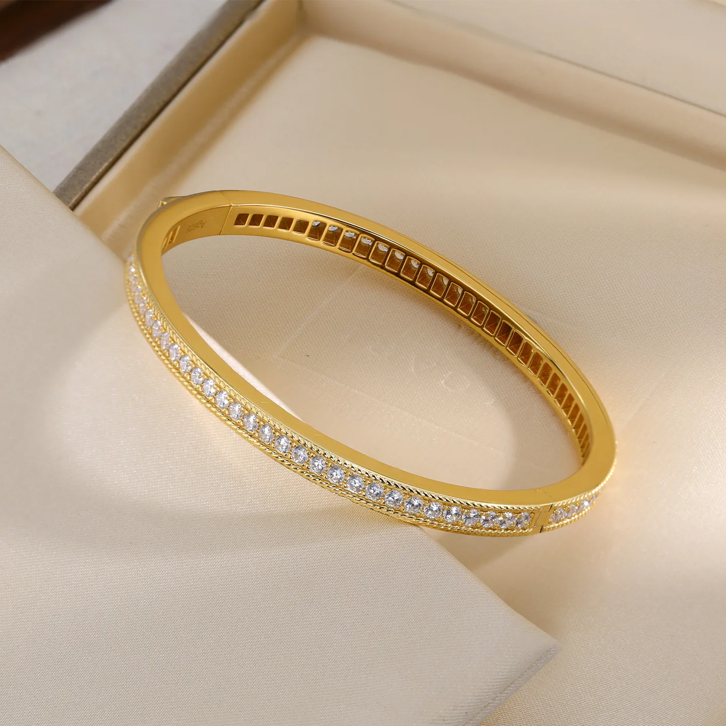 

Браслет-бэнгл из муассанита Real D Color 4 мм 0.3 карата для женщин, для вечеринок, из стерлингового серебра S925, с бриллиантами, теннисный браслет