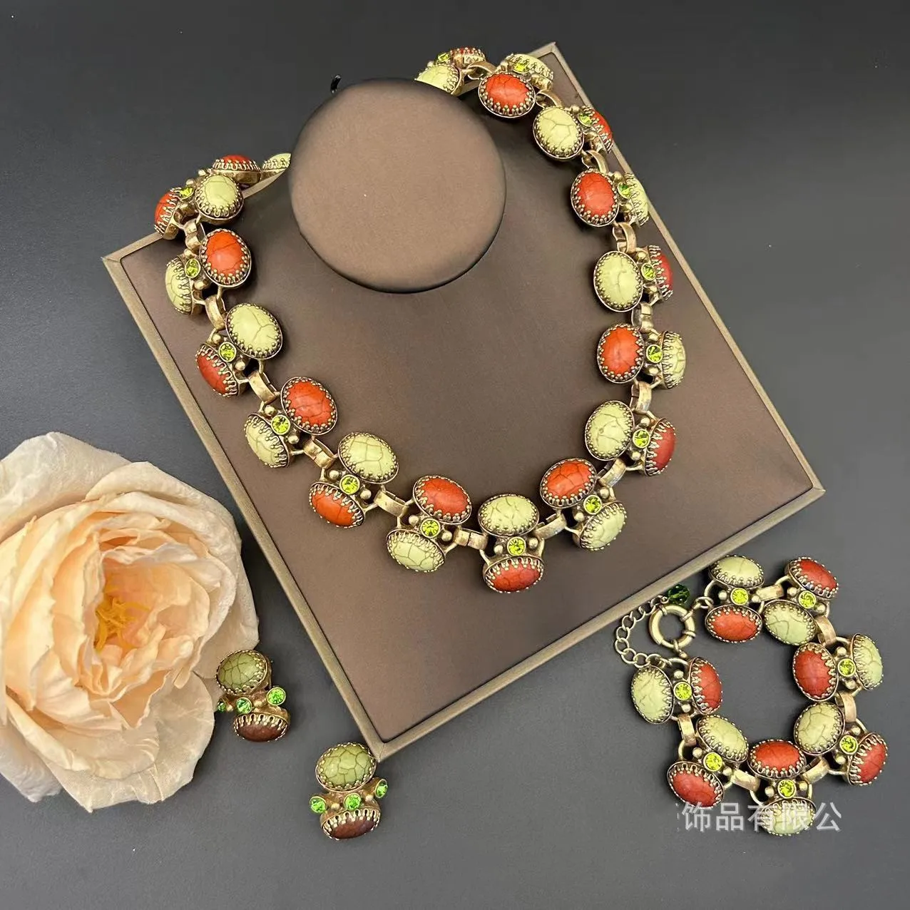 

European and American Renaissance Heavy Industry Natural Stone Necklace Set