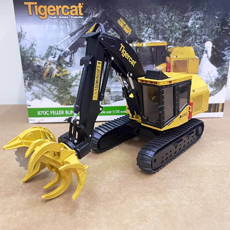 

Модель-копия лесозаготовительной машины 870C CV284 на гусеничном ходу, масштаб 1:32, из литого сплава, для коллекции и статической демонстрации