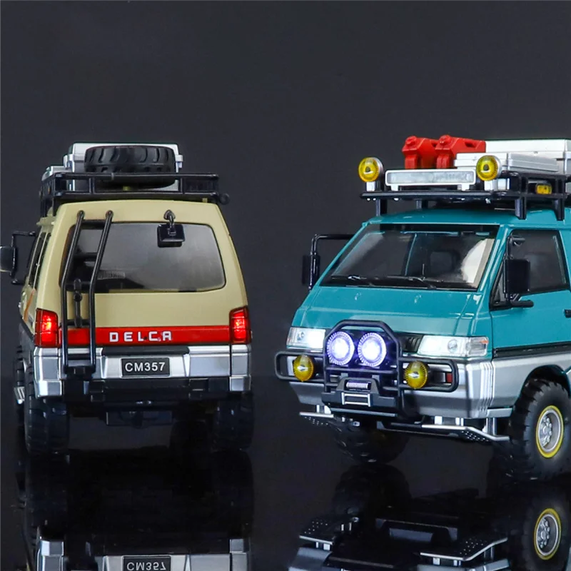 1:32 Mitsubishi Delica MPV Alloy Car Model Diecasts Metal Toy Commercial Vehicles Car Model Simulation Sound and Light Kids Gift