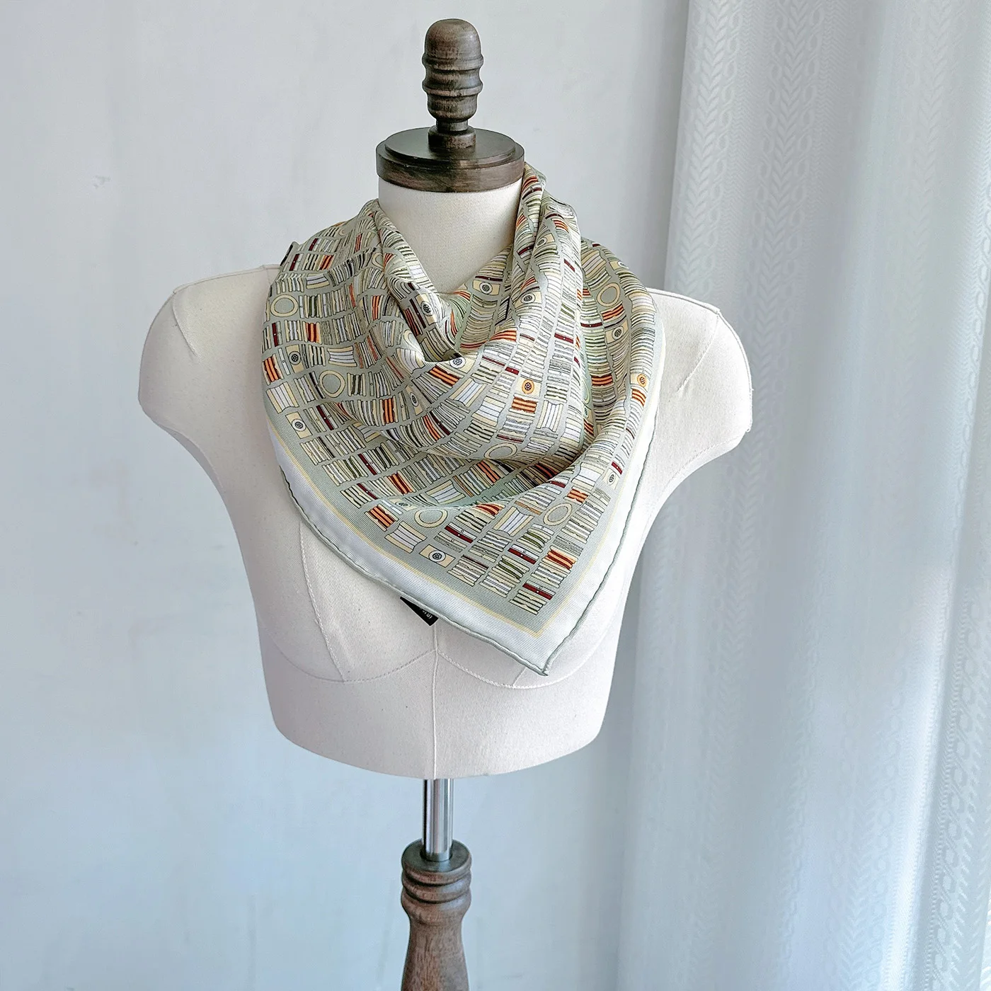 

Neck Scarf Silk Small Geometric Print 70 70 Hand Rolled Edges 100% Pure Mulberry Silk Women's Luxury Goods Bandana Handkerchief