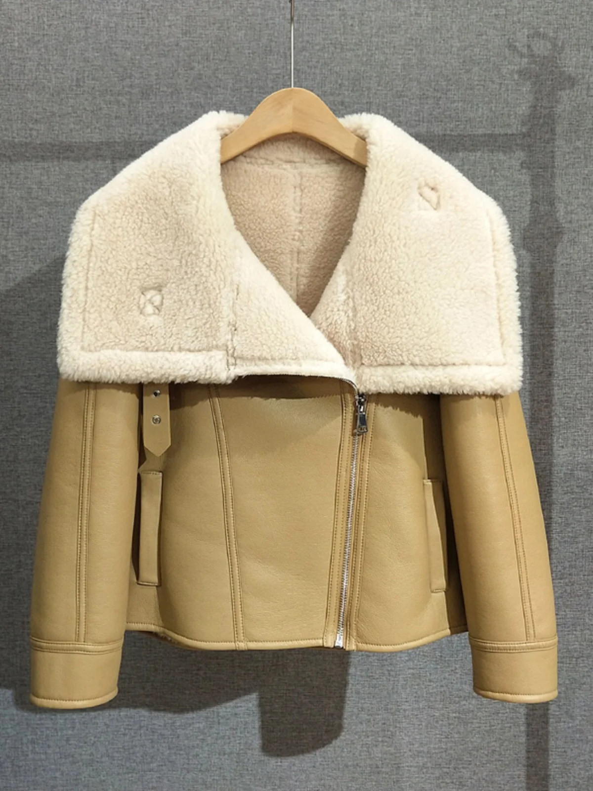 

Large lapel fur integrated sheepskin fleece coat with 100% lamb fur and grass coat, motorcycle leather jacket short style