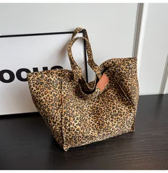 2024 new women's portable commuter bag, versatile shoulder bag, mommy bag, leopard print canvas tote bag, large capacity bag