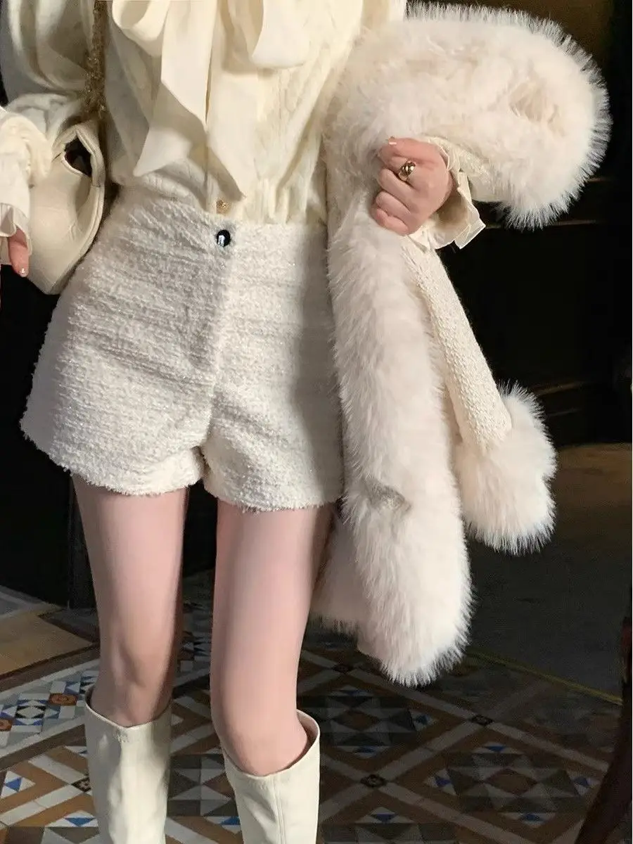 Pantaloncini di tweed stile francese autunno/inverno 2023 Pantaloncini di avvio dimagranti a vita alta per le donne Design elegante e chic Versatile e unico