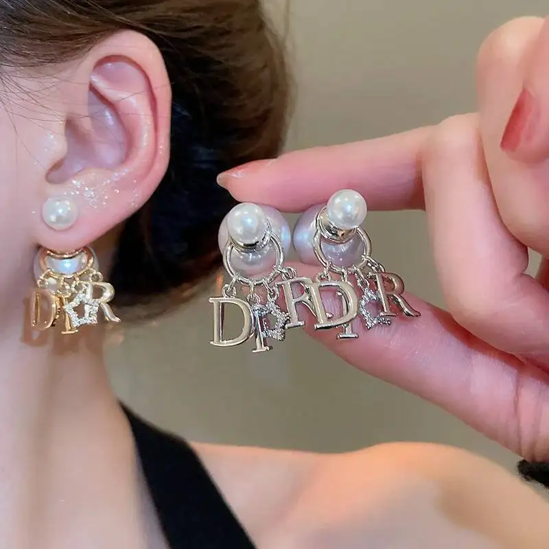 

Trendy Earrings For Women American Style Zircon D Letter Earrings, French Elegant And Refined, Light Luxury Stud Earrings
