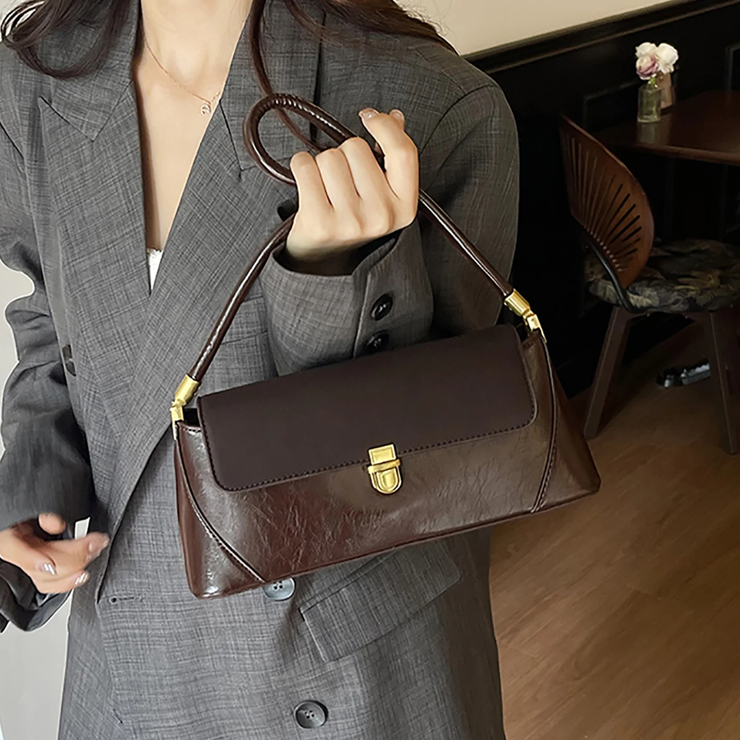 الفرنسية الرجعية حقيبة تحت الإبط للنساء الخريف/الشتاء موضة حقائب الحفلات متعددة الاستخدامات الصلبة بسيطة بولي PU حقائب كتف واحدة الاتجاه