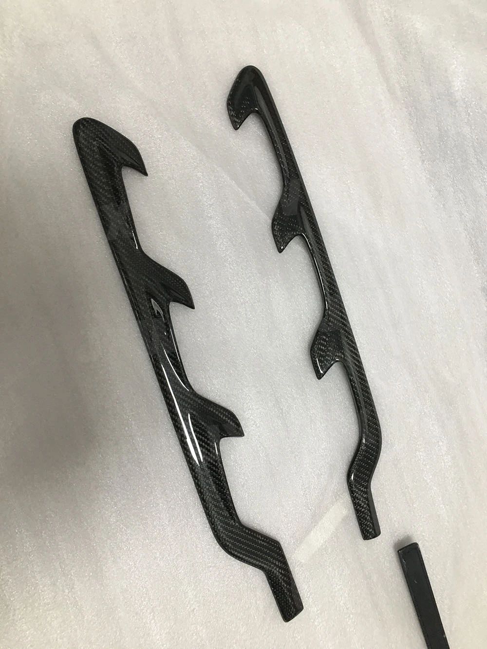 

Carbon Fiber Front Fender Air Vent Trim Door Decoration Strips for Maserati Levante 2016-2019 4PCS/Set Car Styling