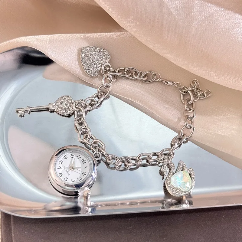 Personalized Full Zircon Peach Heart Gold and Silver Bracelet Watch Love Lock Jewelry Elegant for Daily Wear Watch Accessories