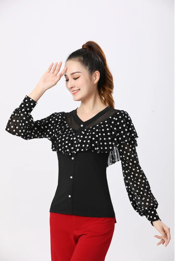 بلوزة رقص بأكمام واسعة منقطة مع حواف مكشكشة - بلوزة أنيقة لممارسة قاعة الرقص أو أداء للنساء تي شيرت