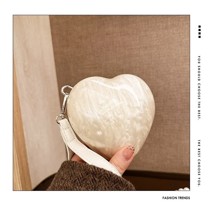 

Designer Acrylic Hearts Clutch Bag Pearl Chains Women Evening Party Bag 2025 New Fashion Shoulder Crossbody Bags Small Purse
