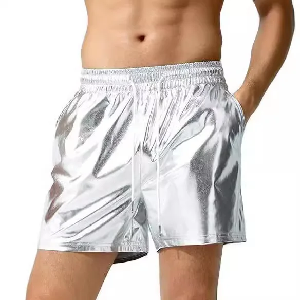 

Мужские шорты из блестящей кожи, мужские сексуальные шорты, блестящие короткие брюки с металлическим рисунком на шнурке и карманами, вечерняя одежда, шорты