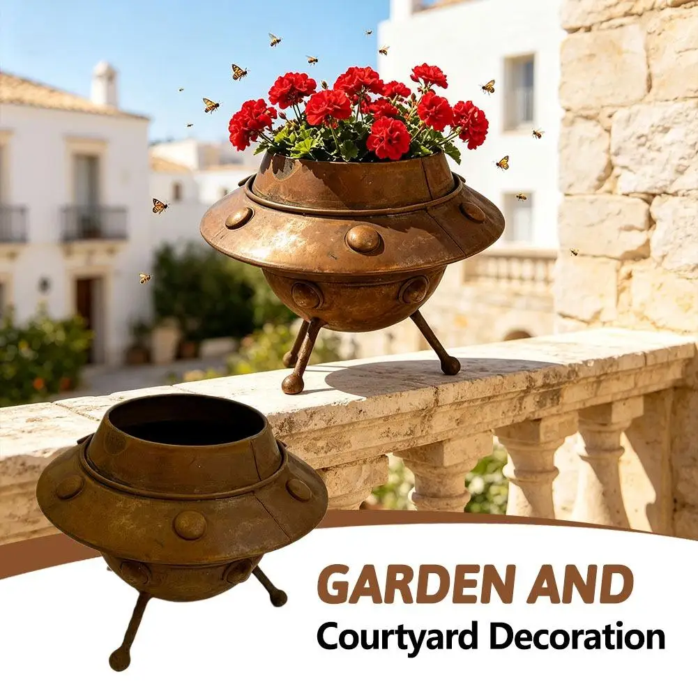 Creative Retro Metal UFO Flower Pot with Rusting Effect Succulent Plant Pot Alien Spaceship Flower Bowl Suitable Home Decoration