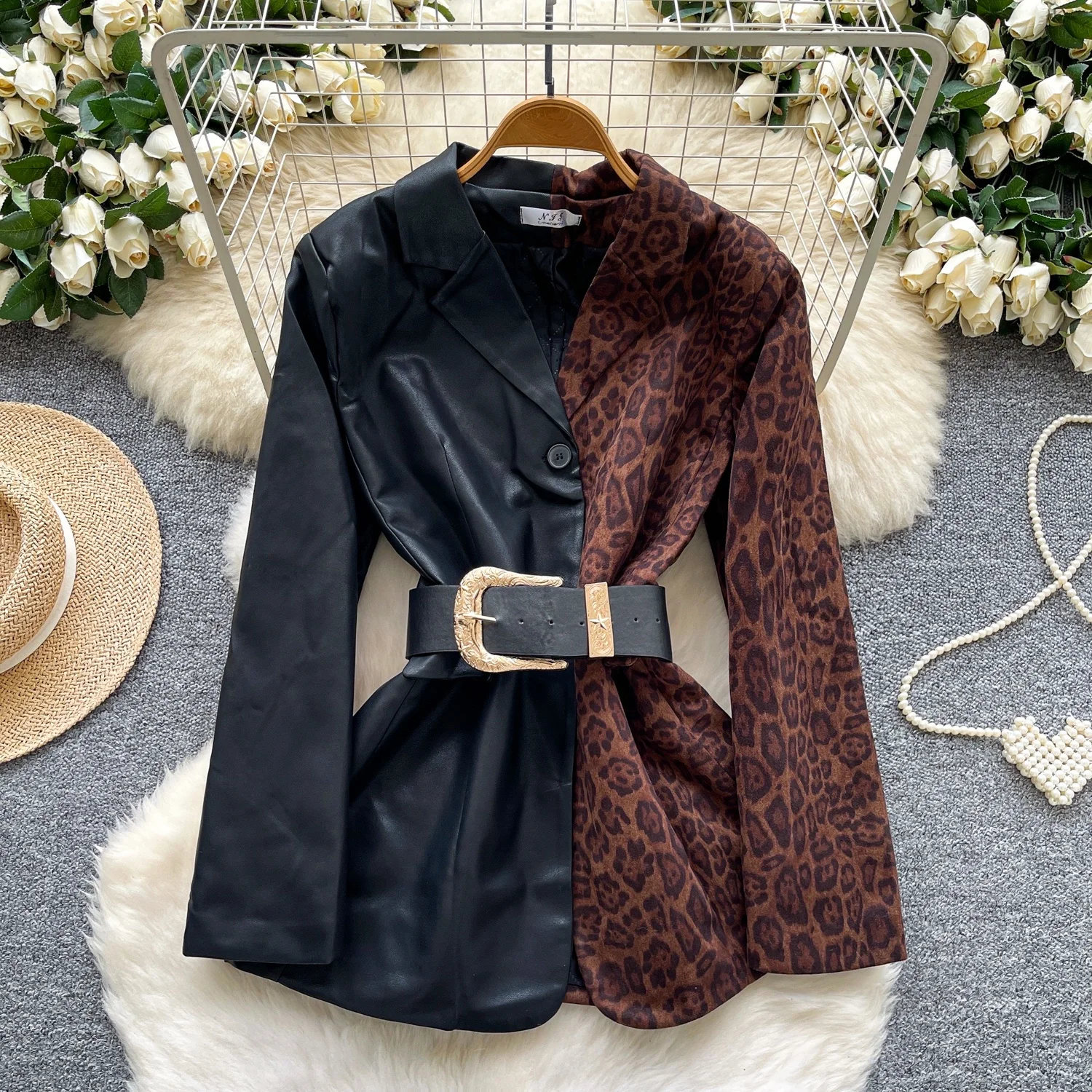 

Clothland женский винтажный пиджак из искусственной кожи с леопардовым животным узором, куртка с длинными рукавами и поясом, женские пальто в стиле ретро CB219