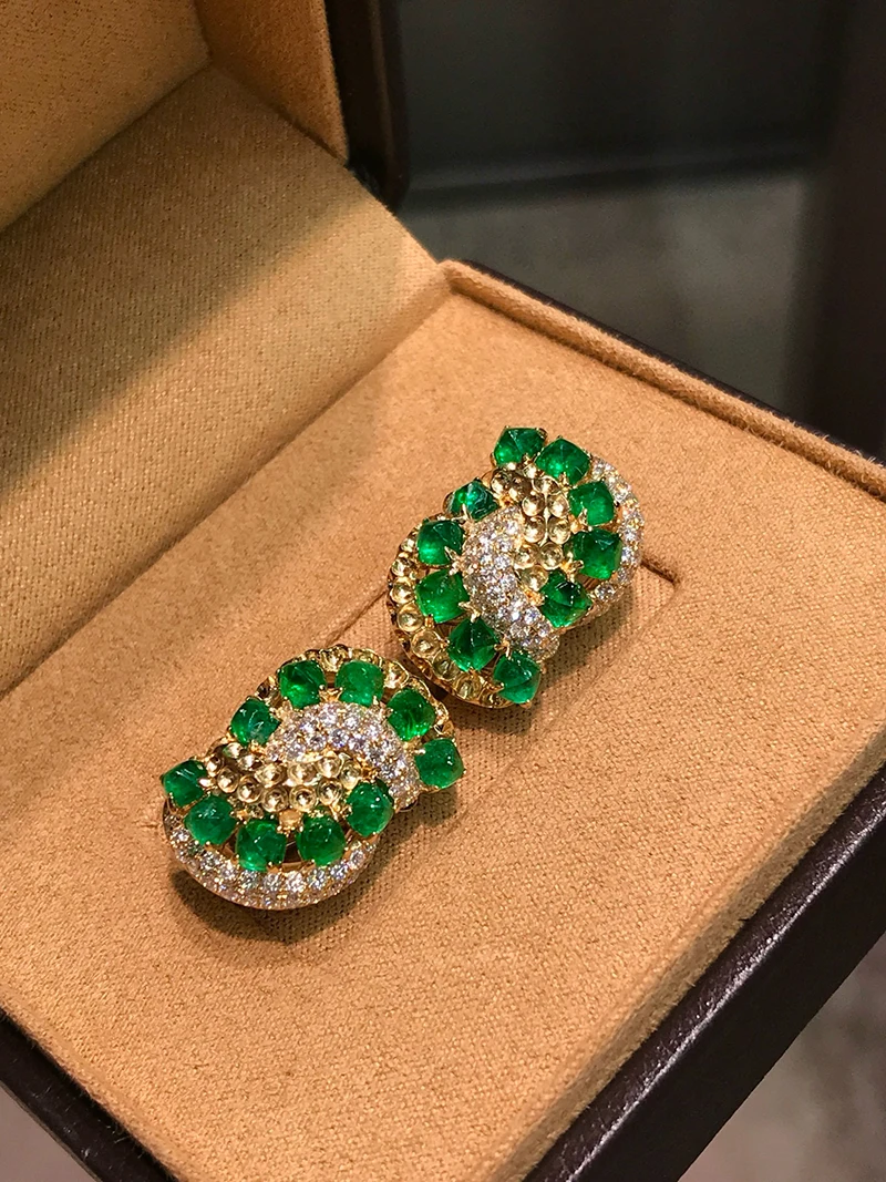 LUOWEND 100% 18K Yellow Gold Earrings Luxury Design Natural Emerald Earrings for Women Senior Banquet Luxury Diamond Jewelry