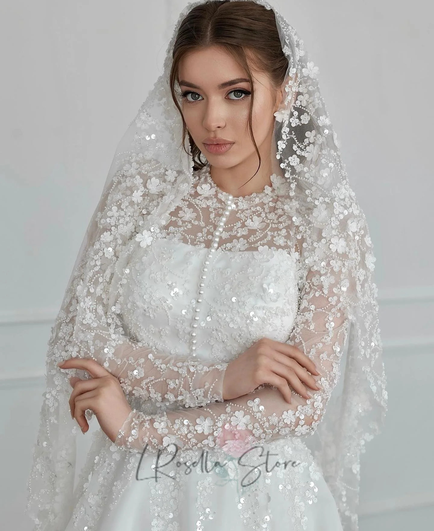 Luxurious 3D-flowers Beading Lace O-neck Neckline with Pearls Zipper Back Long Sleeves Customized Wedding Dress Robe de mariée