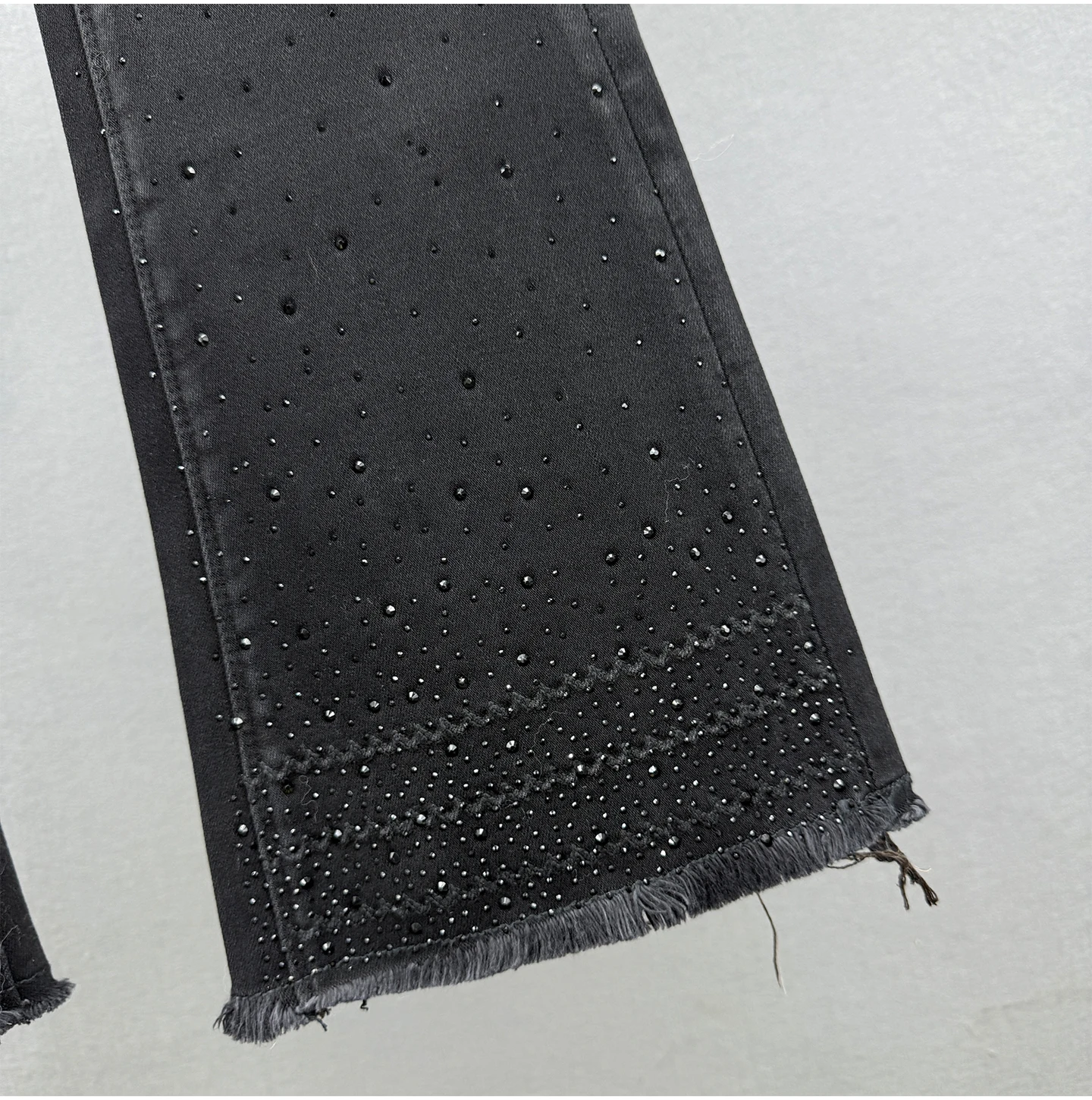 Fleece-Lined Jeans for Women, Long Pants, 2025 Winter New Warm High-Waisted Skinny European Style Rhinestone Frayed Flared Pants