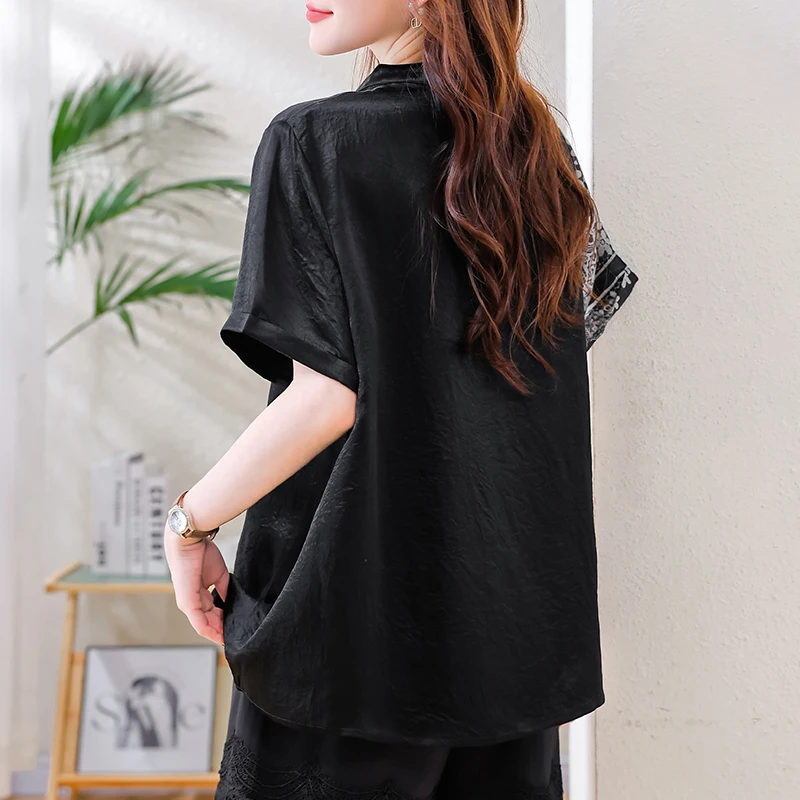 ゆったりとした夏用薄手の襟付きスタンドカラー、女性用カジュアルなゆったりシフォンブラウス、ボタン付きプリント柄、大きいサイズ