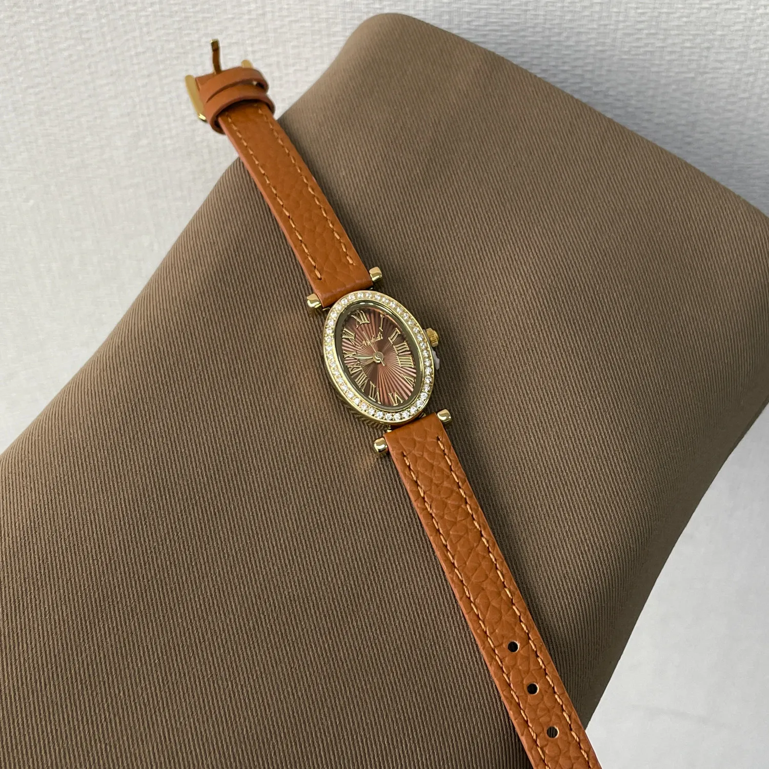 

New, Compact And Exquisite Women'S Watch, Artistic Brand, Trendy, High-Fashion, Elegant Women'S Watch, Vintage Style.