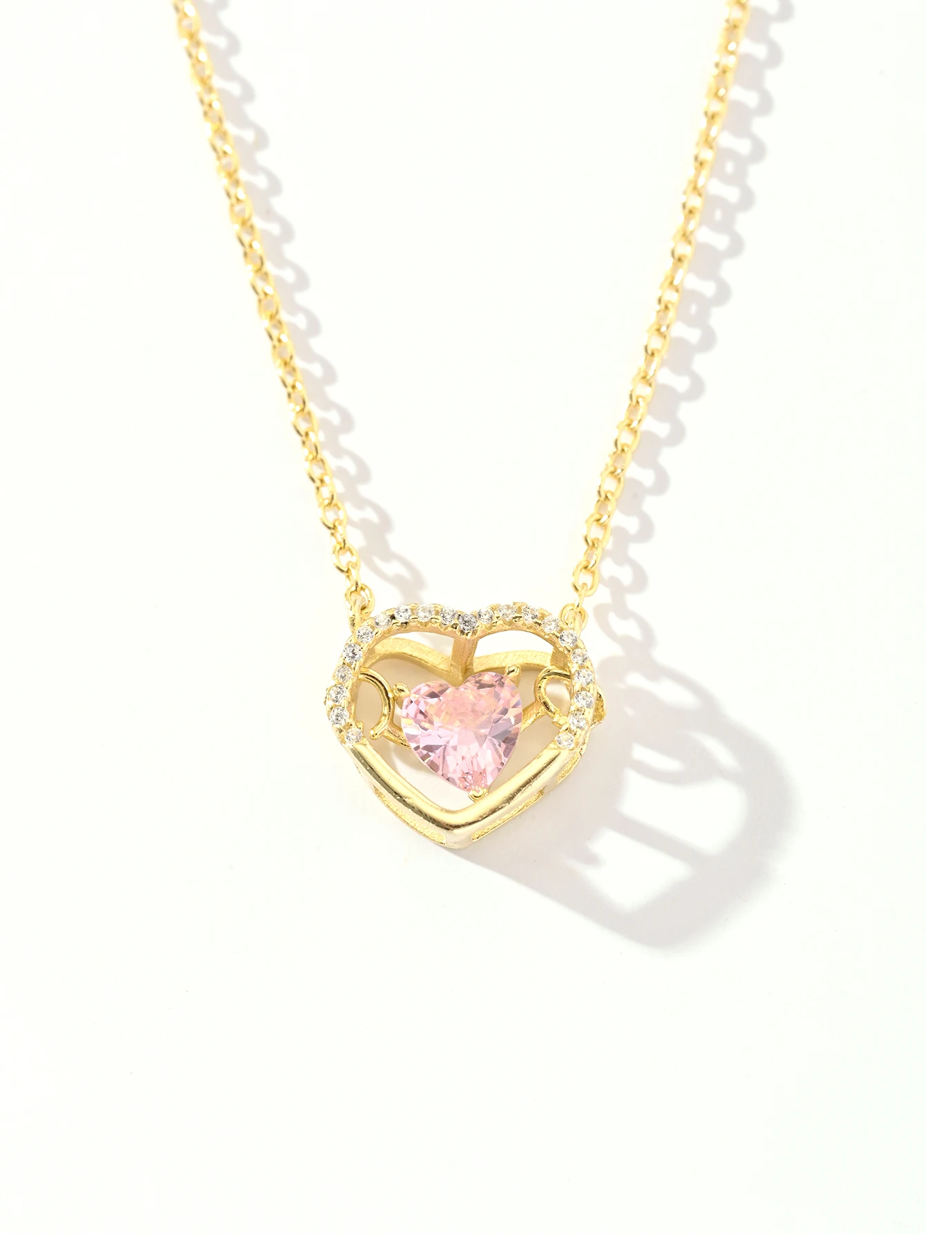 لدي Uou في قلبي. 925 فضة مطعمة بتصميم مجوف من الزركون الوردي على شكل قلب، هدية عطلة حلوة وأنيقة