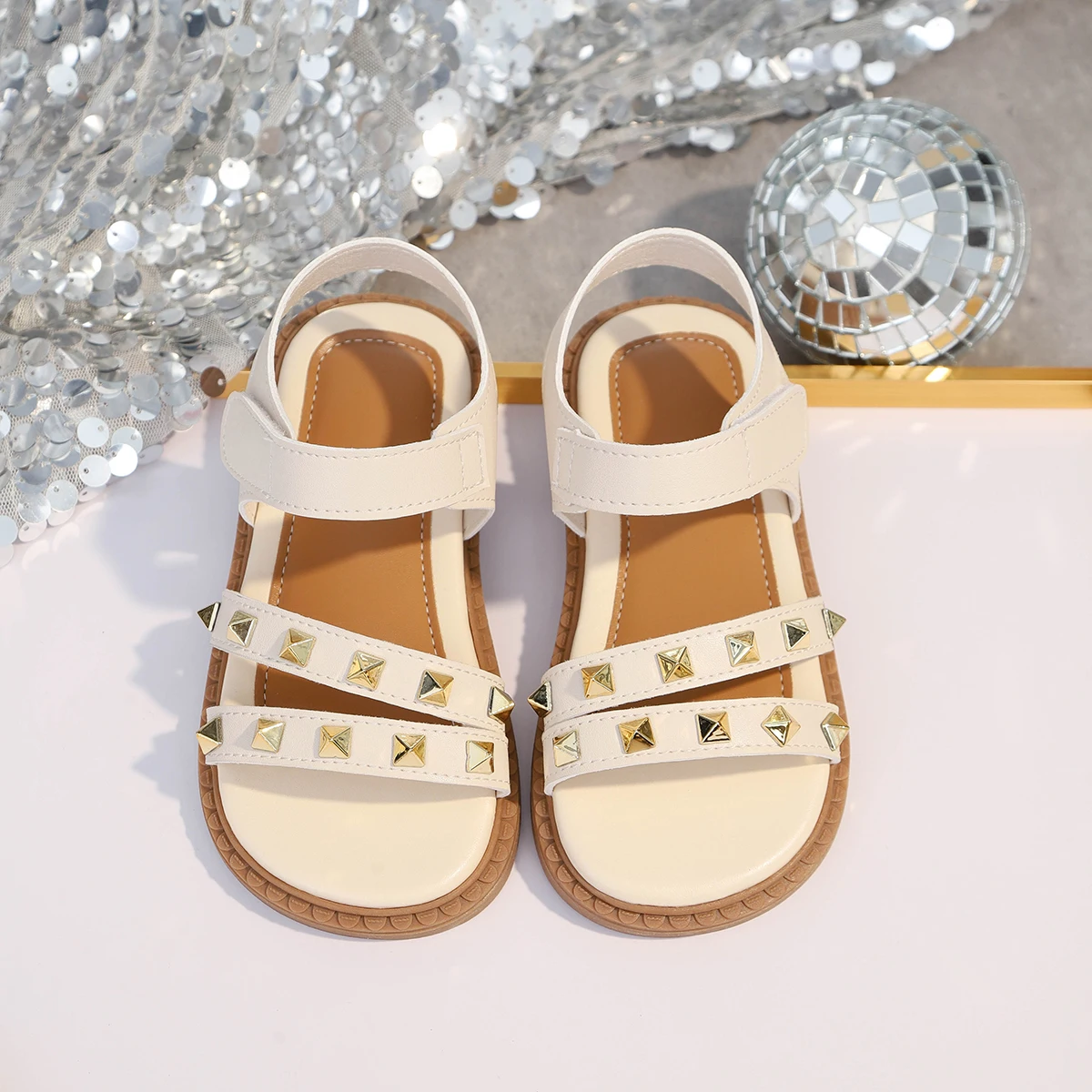 Little Girls Ankle Strap Leather Sandals 2026 New Summer Kids Beach Sandals with Rivets Non-slip Simple Retro School Party Flats