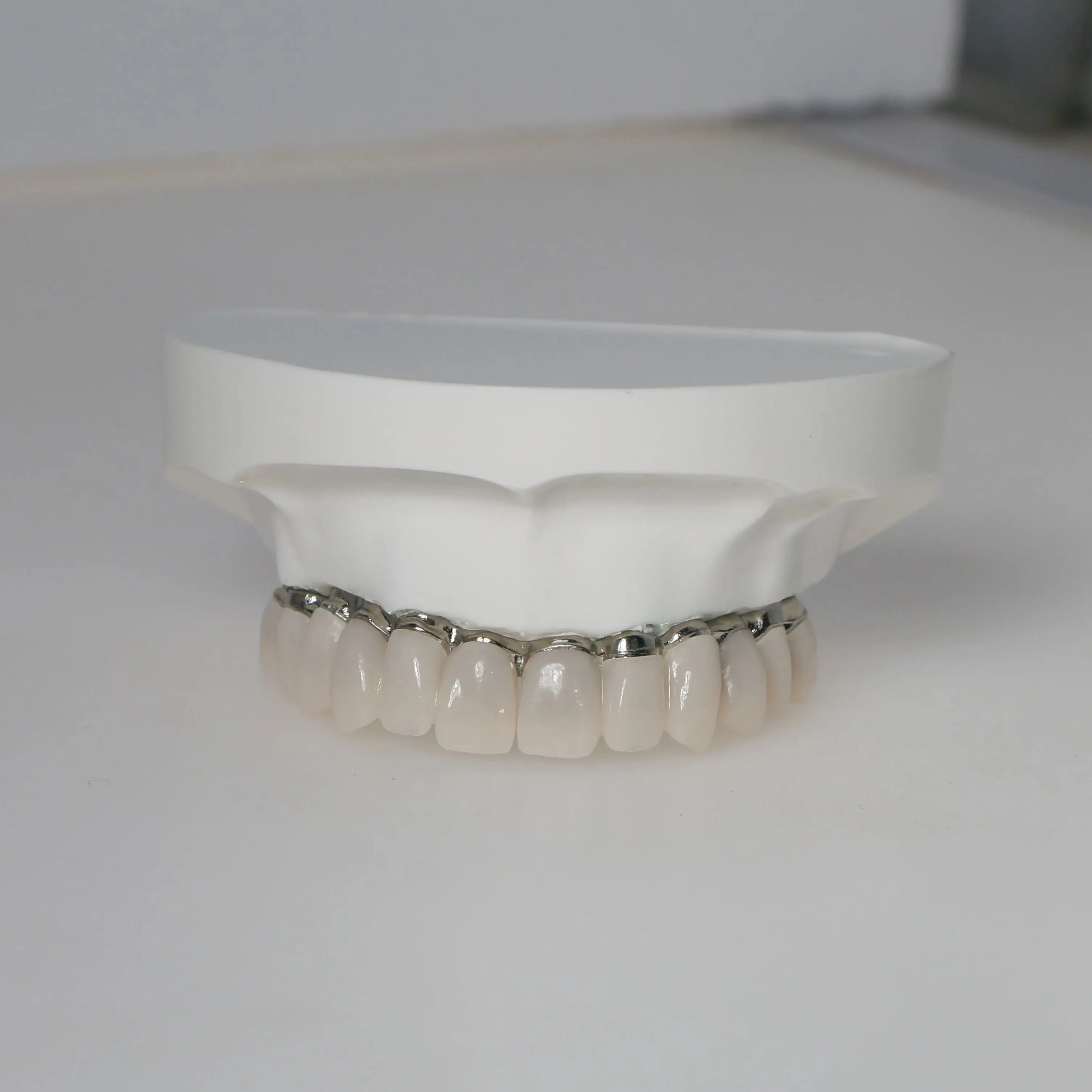 

Dental Teeth Model Overdenture Upper Jaw Restoration Model Implant Model 4 Screws M6023 With 1Pc Screwdrivers