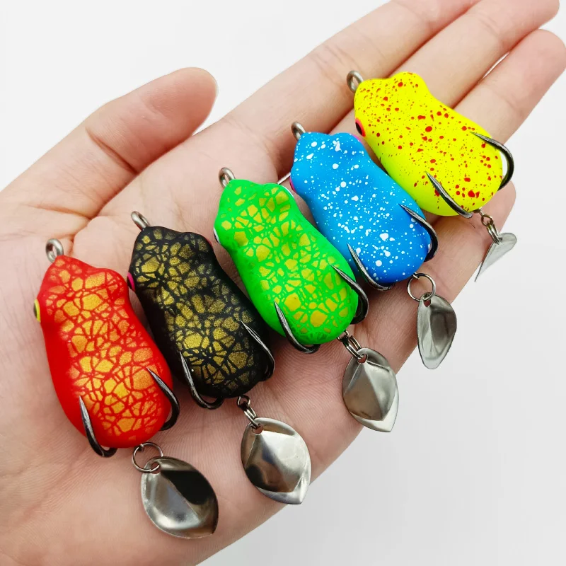 ShareShark 5 Stück/Beutel Mini-Froschköder Weichköder mit Glitzer, Doppelhaken, Modifizierter Frosch, Schwarzer Fisch, Hecht, Frosch-Imitationsköder