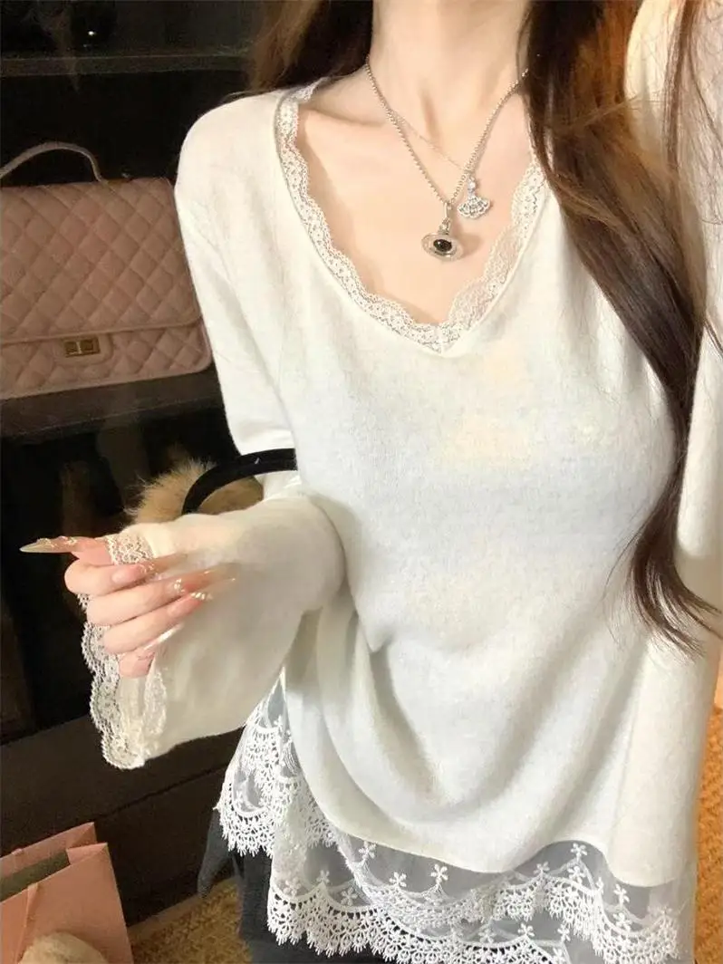 White Lace Splice V-Neck Long Sleeve T-Shirt Women's Loose Layering Simple Butt Covering Base Shirt Autumn Winter Fashion